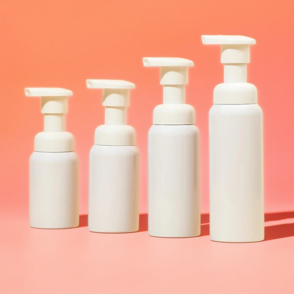 Флаконы для косметической пены. Экологичная пластиковая упаковка для косметики. Безвоздушные дозаторы пены с помпой. Удобные для путешествий флаконы для пены. Перерабатываемые контейнеры для косметики.