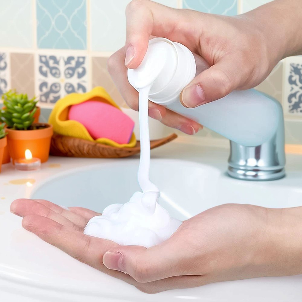 Diseño innovador de botella de espuma que mejora el cuidado de la piel