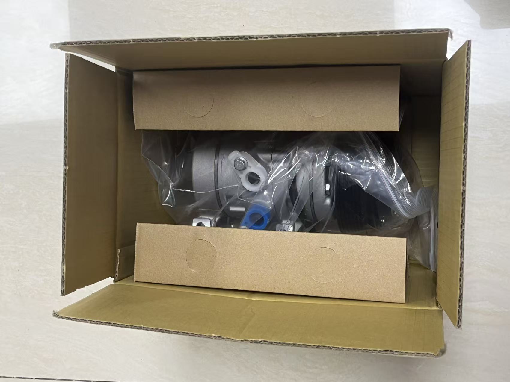 ac compreoosr 8103100XSZ08C.jpg