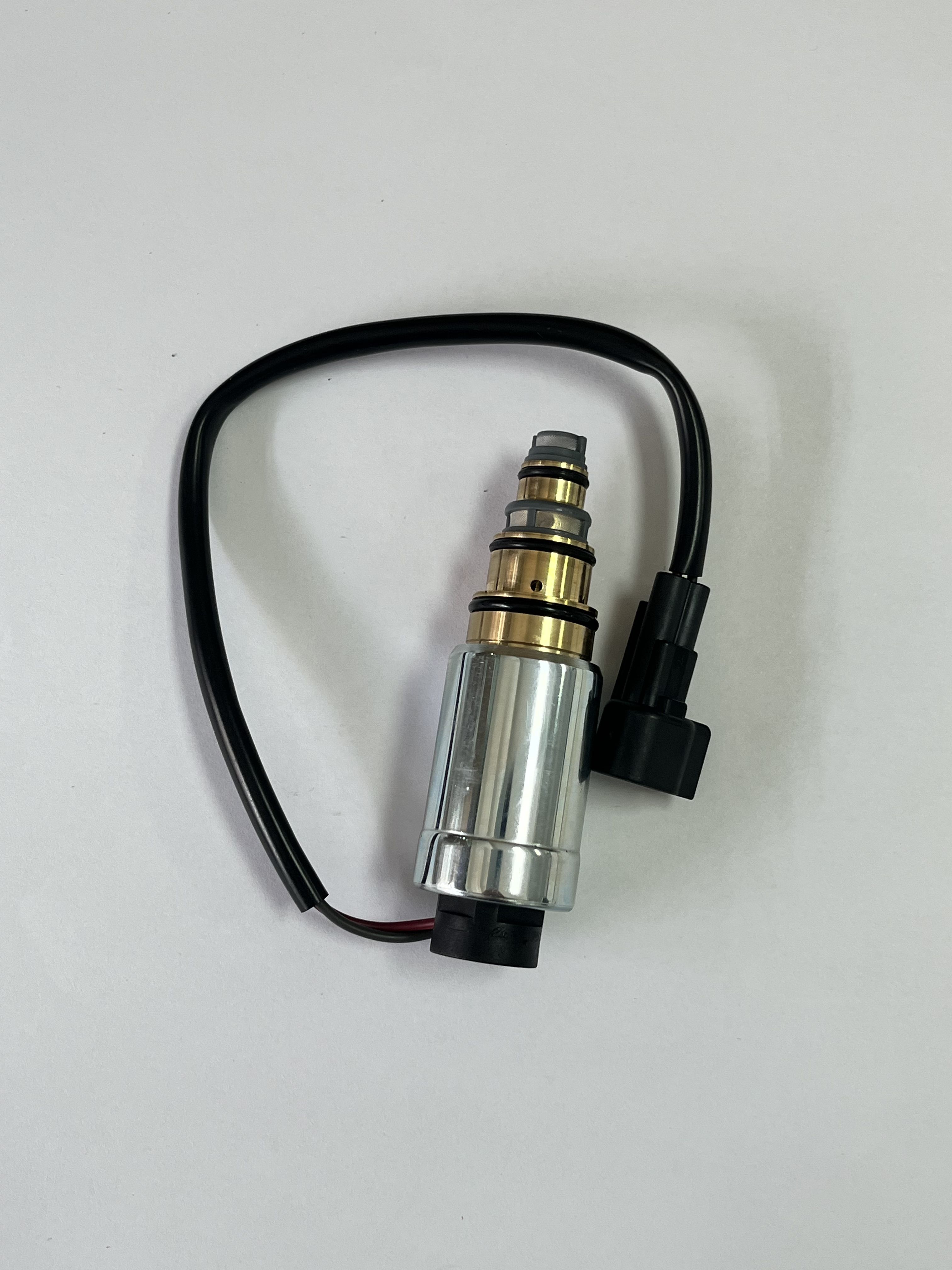 Valvola di regolazione a solenoide KS-66 per gruppi di controllo fluidi OEM compatti.